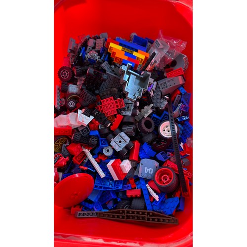 139 - Large selection of assorted lego