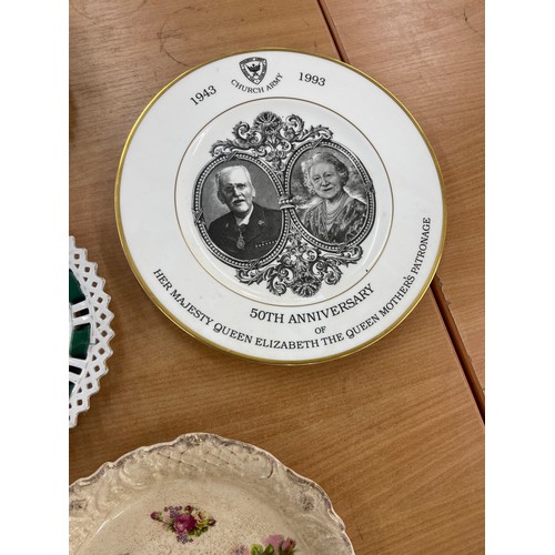 288 - Selection of collectors plates to include ribboned and two plates Church Army 50th anniversary Queen... 