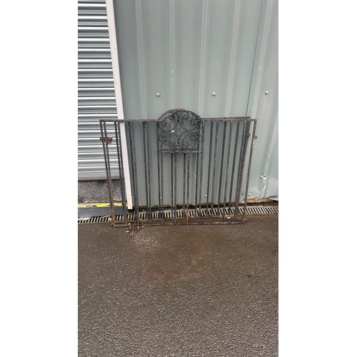 100U - Pair of cast iron gates measures approx 35 inches tall by 42 inches wide