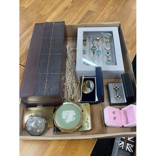 447A - Box of costume jewellery - rings, earrings, powder compacts, watches etc