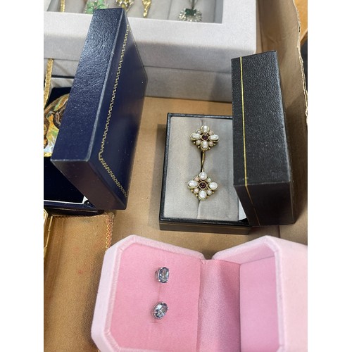 447A - Box of costume jewellery - rings, earrings, powder compacts, watches etc