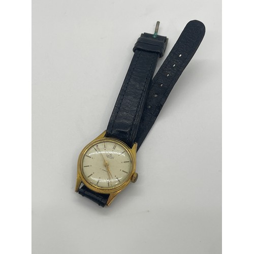 578 - Smiths deluxe gents 17 jewels wristwatch gold tone front winds up and ticks, no warranty given