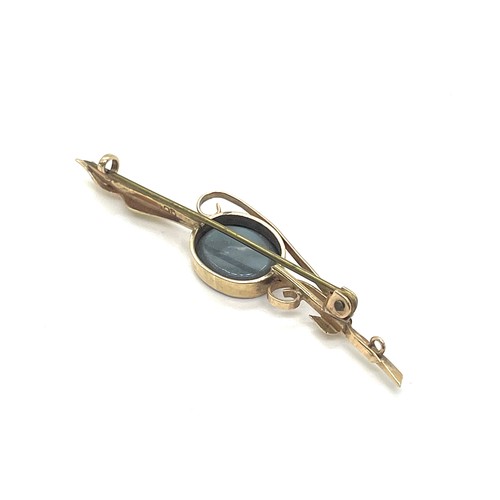 589 - 9ct gold opal brooch length 5.5 cm weighs 3 grams