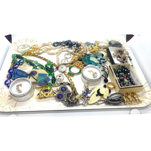 450A - Tray of costume jewellery