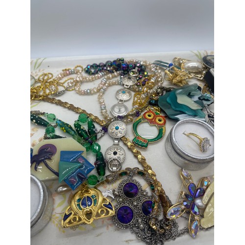 450A - Tray of costume jewellery