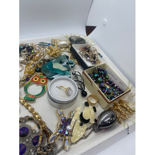 450A - Tray of costume jewellery