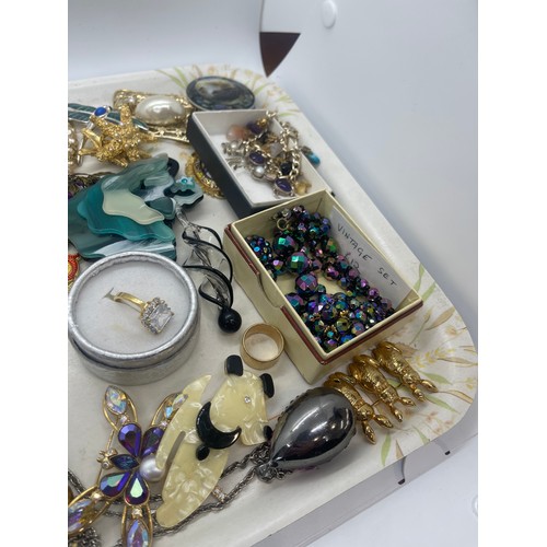 450A - Tray of costume jewellery