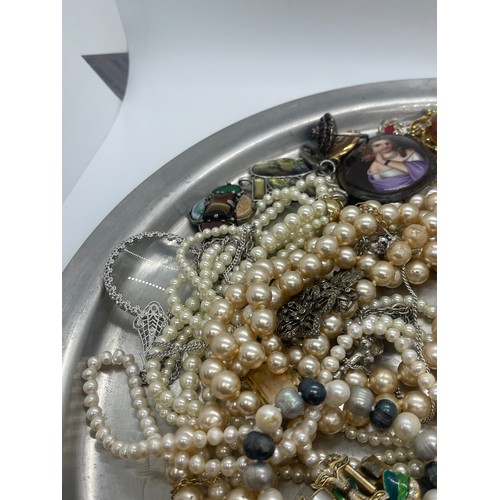 457A - Tray of costume jewellery to include cultured pearls etc