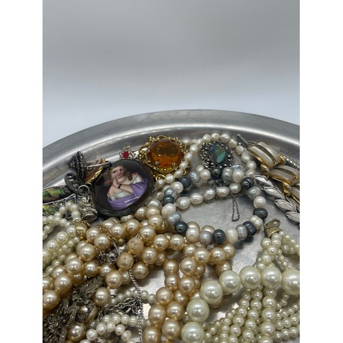 457A - Tray of costume jewellery to include cultured pearls etc