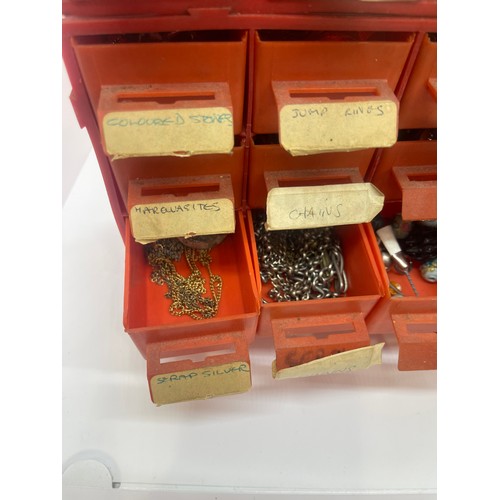 471 - Plastic drawers containing costume jewellery, makings etc