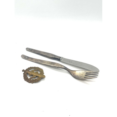 525 - WW2 German SS knife and fork together with an original SA-Sportabzeichen badge in bronze