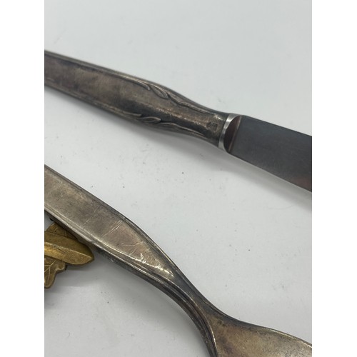 525 - WW2 German SS knife and fork together with an original SA-Sportabzeichen badge in bronze