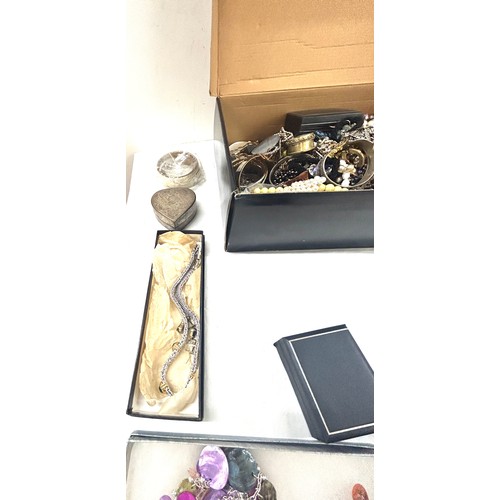 141 - Large selection of vintage  costume jewellery to include necklaces, earrings etc