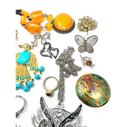 327 - Selection of vintage & later costume jewellery inc brooches rings pendants etc weight 460g