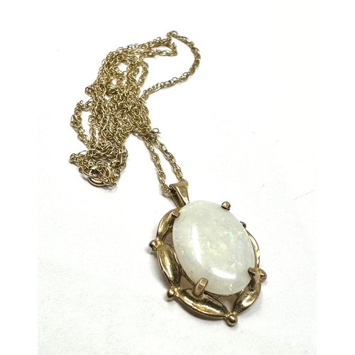 84 - 9ct gold opal pendant necklace weight opal measures approx 14mm by 10mm weight 2.8g