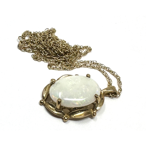 84 - 9ct gold opal pendant necklace weight opal measures approx 14mm by 10mm weight 2.8g