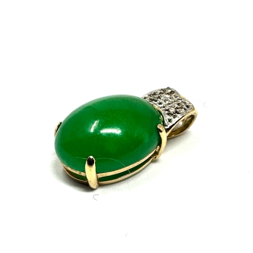 88 - 14ct gold Jade & Diamond pendant measures approx 2cm drop weight 2.5g