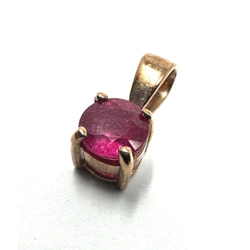 90 - 9ct gold ruby pendant weight 1g