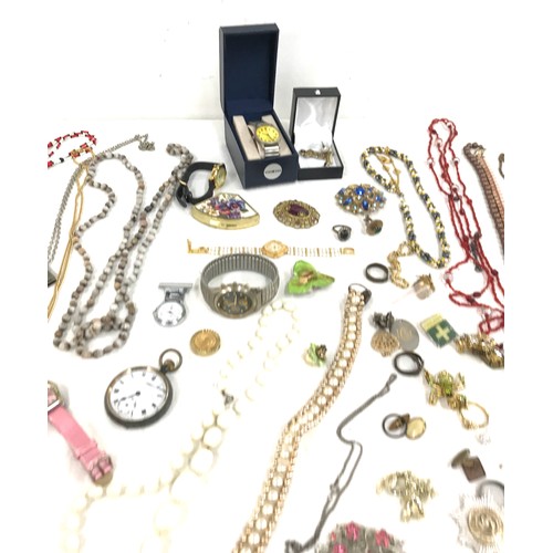 509 - Quantity of vintage costume jewellery