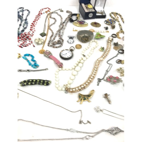 509 - Quantity of vintage costume jewellery