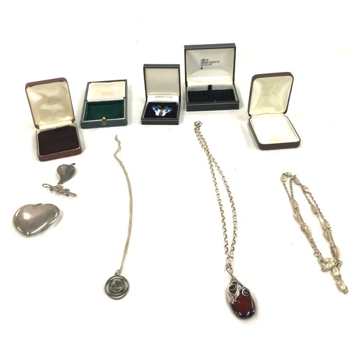 515 - Vintage silver jewellery to include a large silver heart pendant, enamel butterfly etc