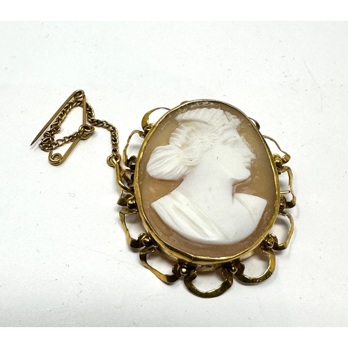 94 - Vintage 9ct gold & cameo brooch measures approx 4cm by 3cm weight 5.1g