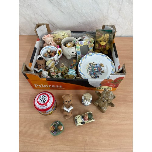 201 - Large selection of vintage and later collectables includes Wind up musical tin, photo frames etc