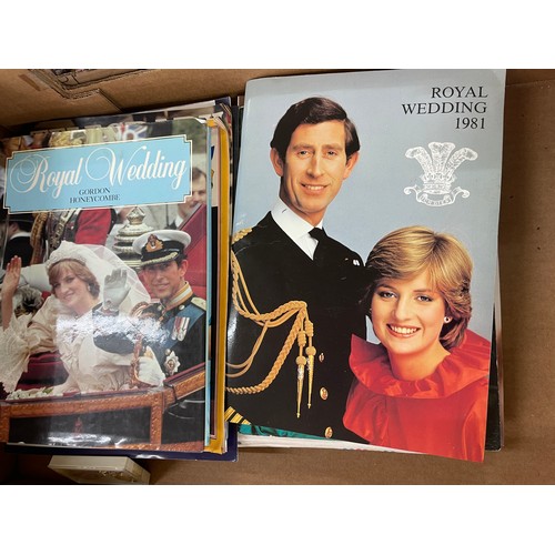 216 - Large selection of 1981 charles and diana wedding commemorative ware includes mugs, glasses, sealed ... 