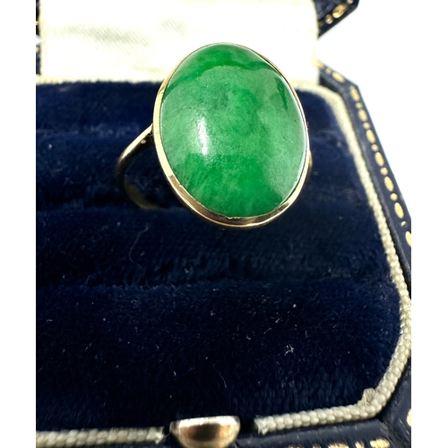 111 - 18ct gold jade ring weight 3.6g