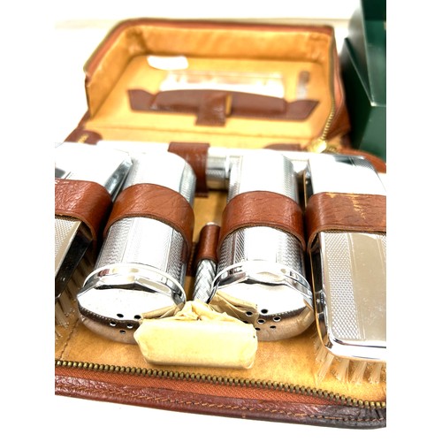 561 - Vintage 50's gents 9 piece personal grooming shaving kit set - leather case and a razor