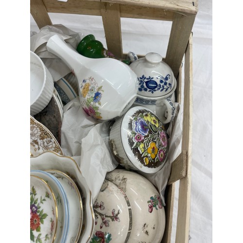 179 - Selection of collectables to include Poole, Wedgwood, Wade, Royal Worcester etc