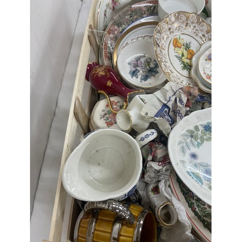 179 - Selection of collectables to include Poole, Wedgwood, Wade, Royal Worcester etc