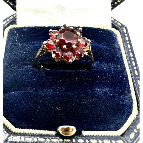 198 - 9ct gold 1970's garnet cluster ring (3g)