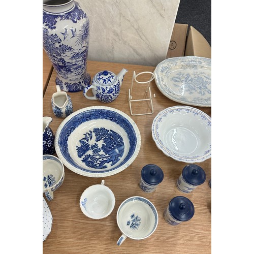 264 - Large selection of blue and white porcelain items to include oriental, T&G etc