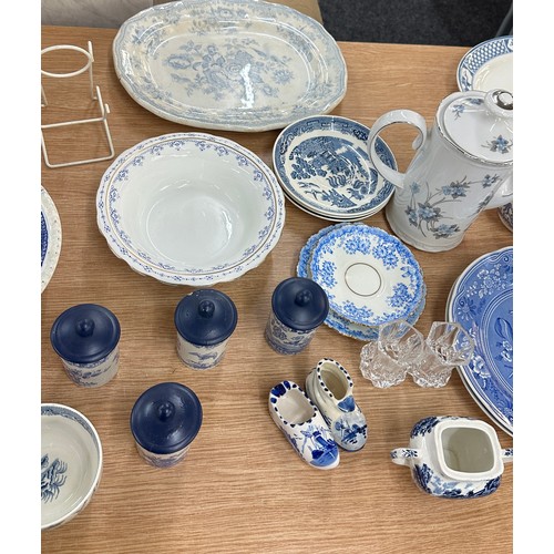 264 - Large selection of blue and white porcelain items to include oriental, T&G etc