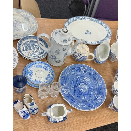 264 - Large selection of blue and white porcelain items to include oriental, T&G etc