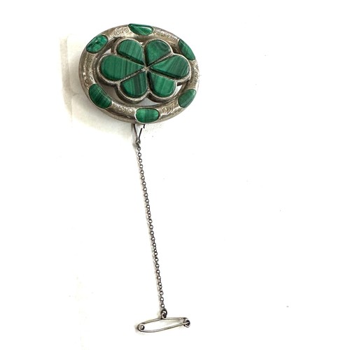 444 - Scottish silver brooch set with malachite Cerca 1870