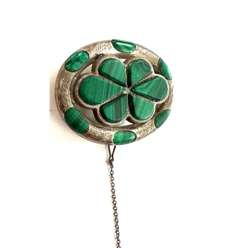 444 - Scottish silver brooch set with malachite Cerca 1870