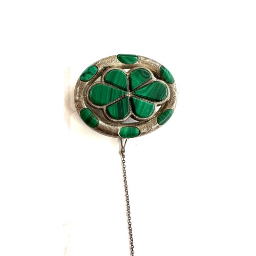 444 - Scottish silver brooch set with malachite Cerca 1870