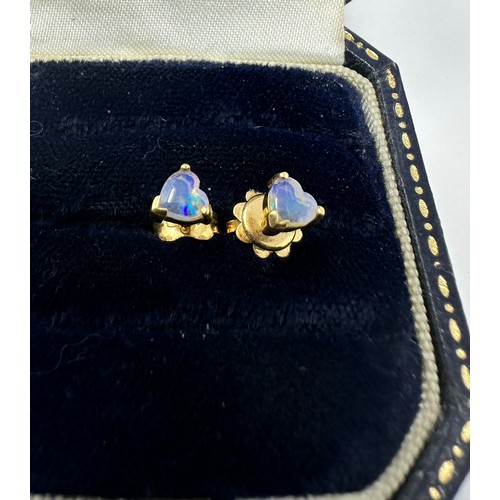 201 - 18ct gold gemstone heart shaped stud earrings (1.5g)