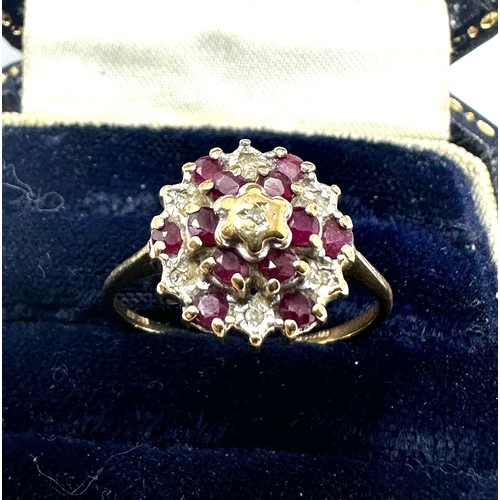 211 - 9ct gold red gemstone & diamond cluster ring (2.5g)