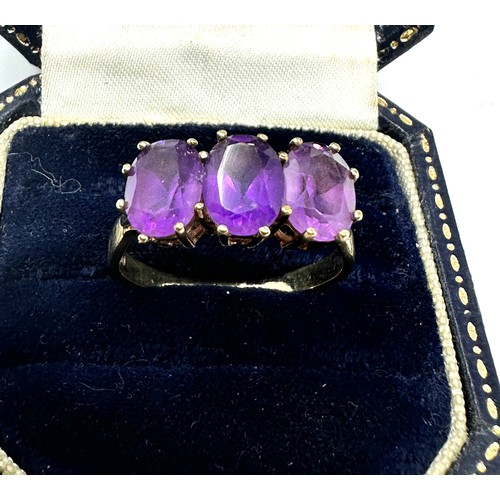 208 - 9ct gold amethyst three stone ring (3.5g)