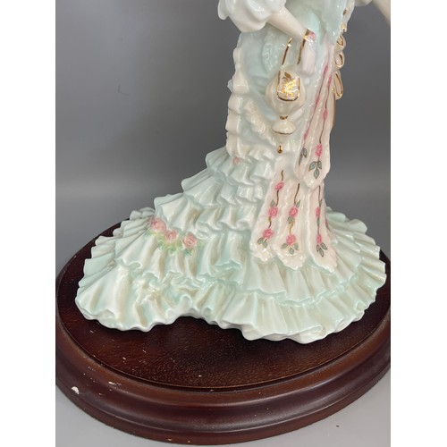 609 - Coalport Bone China Heirloom Figurine of the Year 1998 Alexandra with wooden base