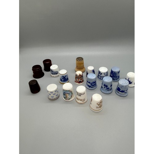 454 - Selection of assorted thimbles