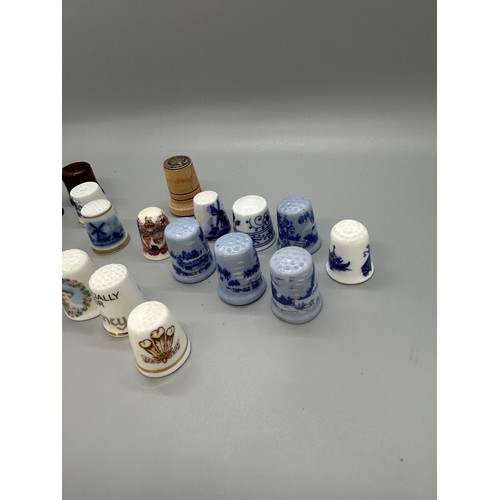 454 - Selection of assorted thimbles