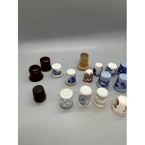 454 - Selection of assorted thimbles