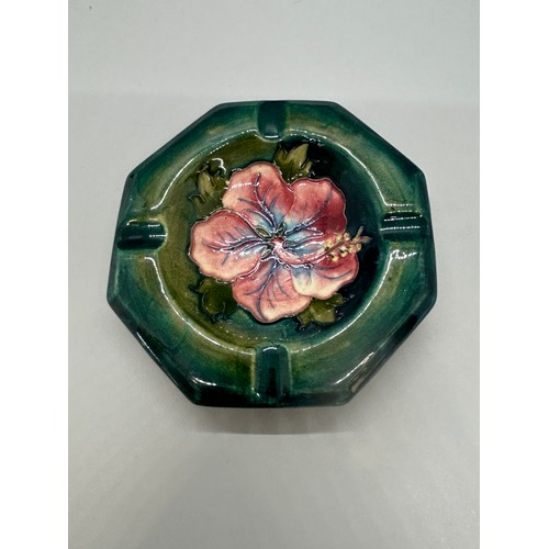 552 - Vintage Moorcroft hexagonal ash tray