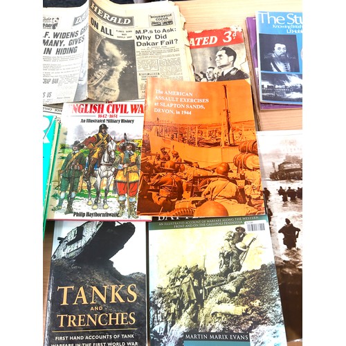 156 - Selection of vintage War books to include Battles of WW1/2 , D-Day etc