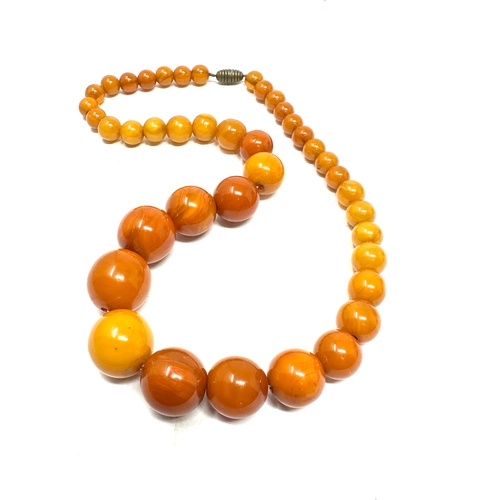 71 - Vintage Bakelite graduated bead necklace (35g)