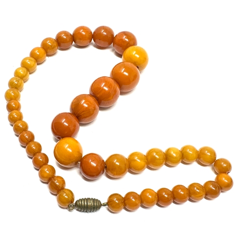 71 - Vintage Bakelite graduated bead necklace (35g)